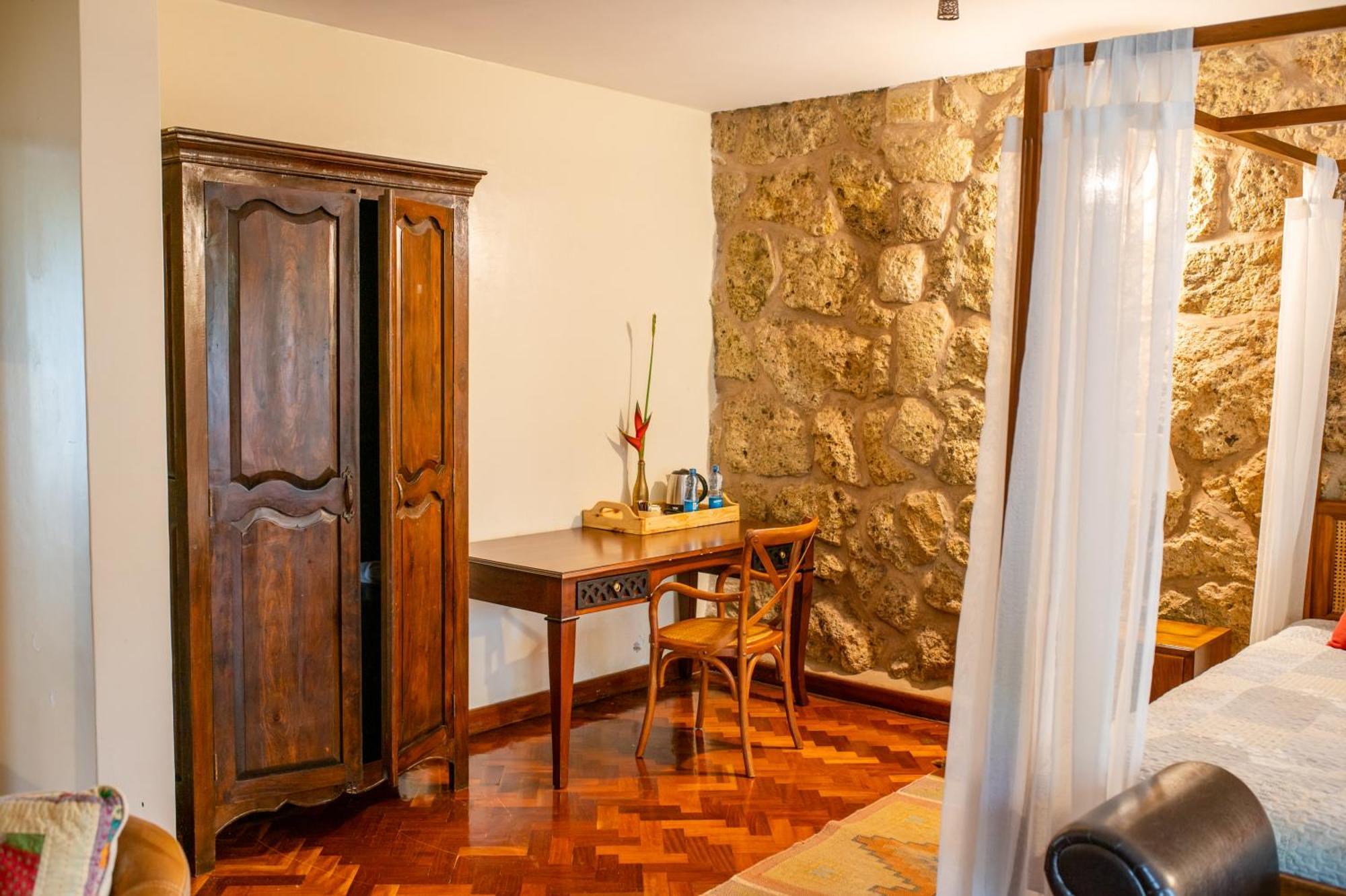 Hotel Zereniti House Muyaka Esterno foto